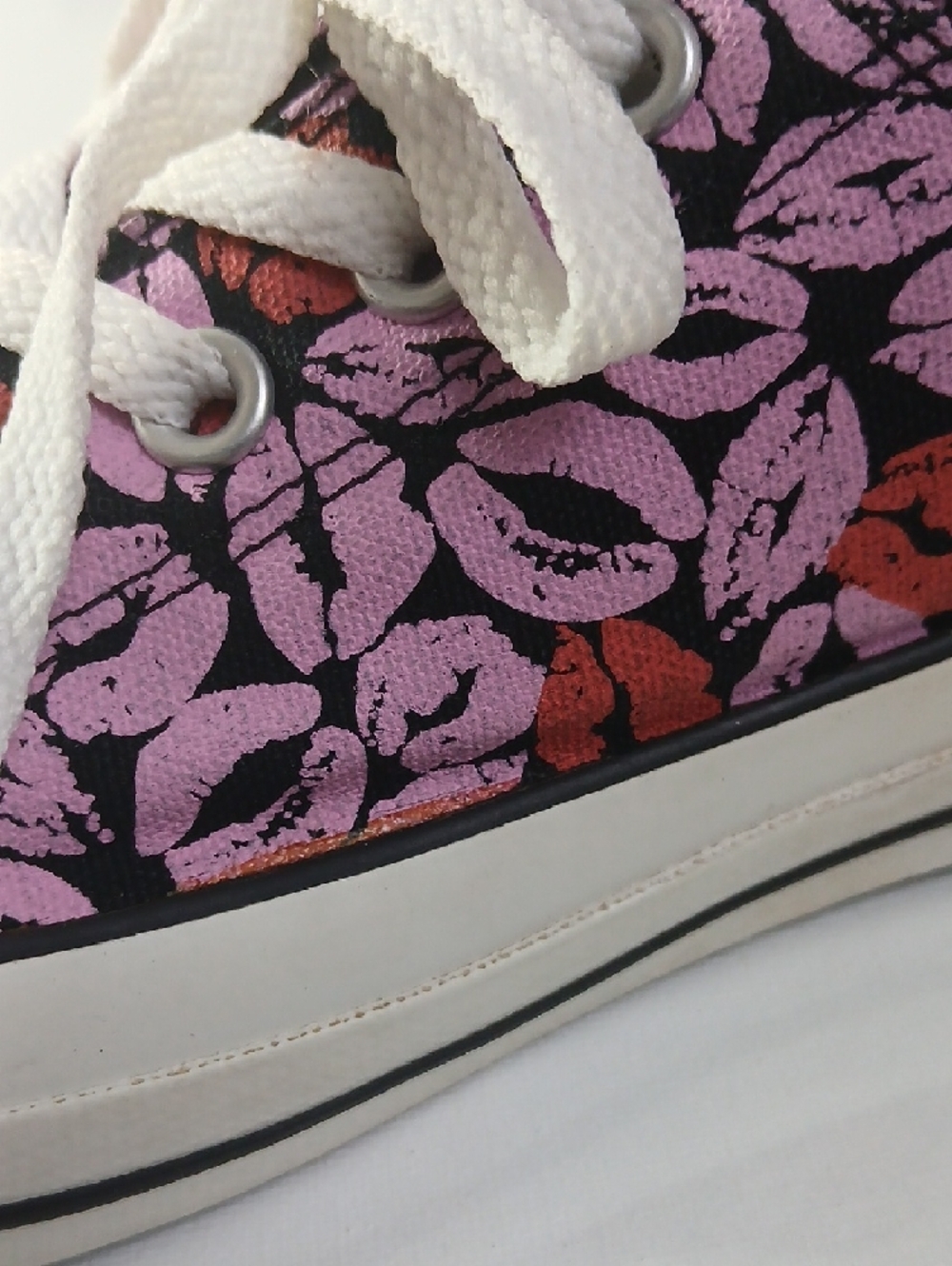 Converse Chuck Taylor All Star Low Top Pink & Red Lip Print Sneakers - Picture 15 of 16
